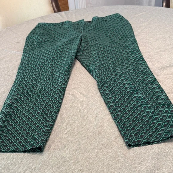 Green Geometric Patterned Pants - Picture 2 of 5